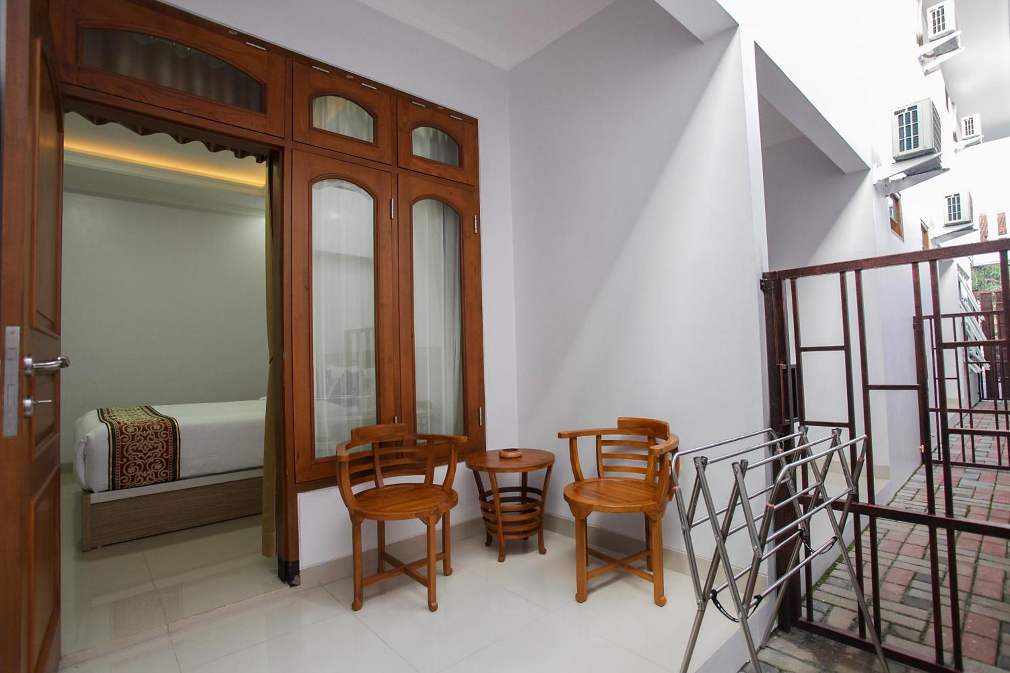 Banua Raya Homestay Yogyakarta Exterior photo